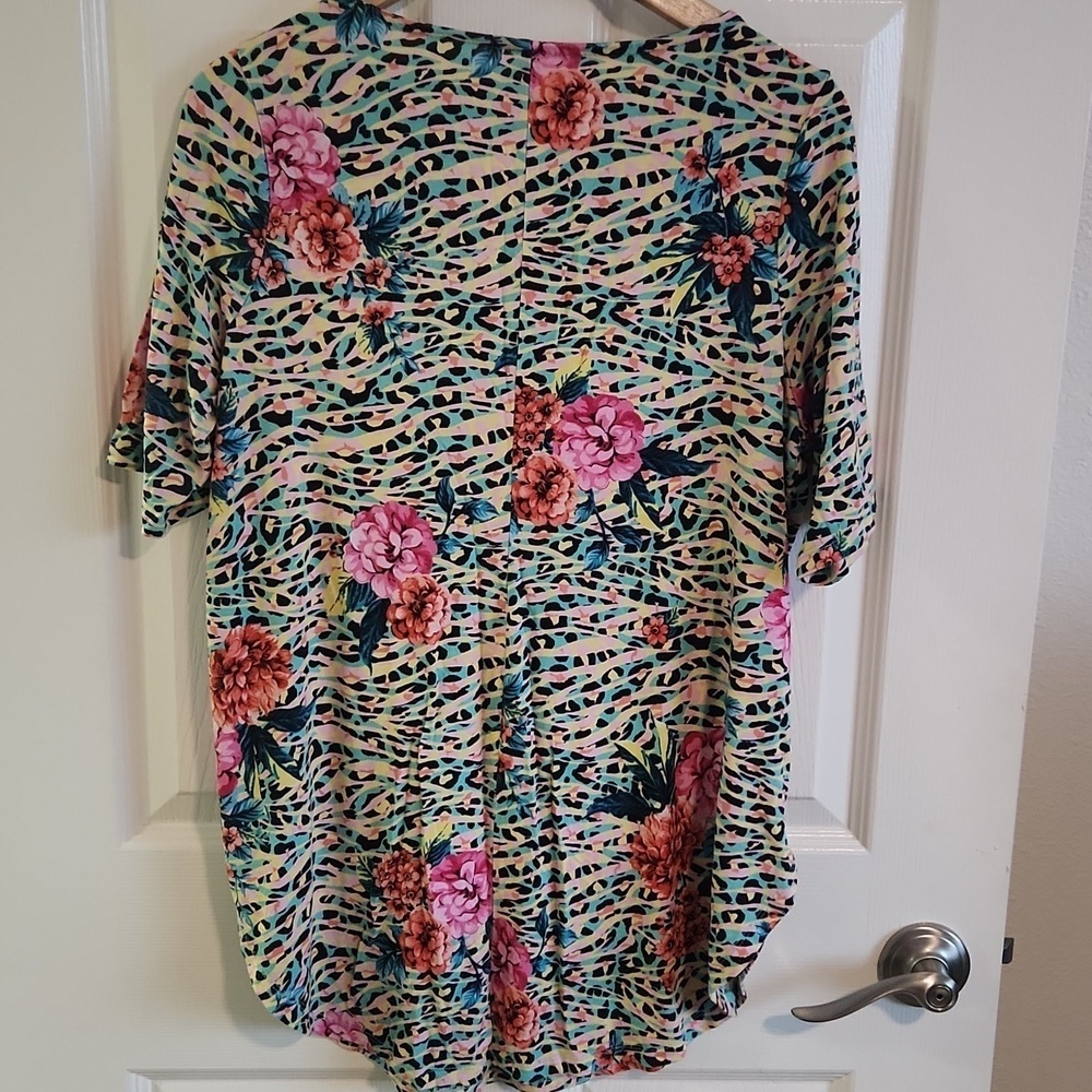 Torrid Super Soft Knit Tee Shirt Floral Animal Print Size 0 - Picture 9 of 9